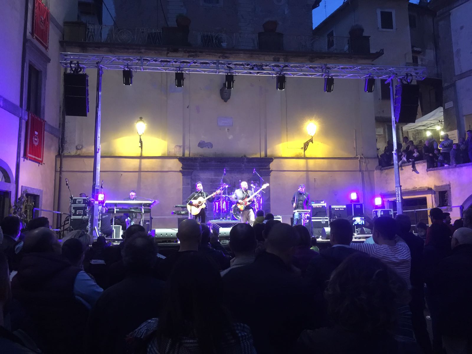 Amici Per Sempre live – concerto Pooh tribute band